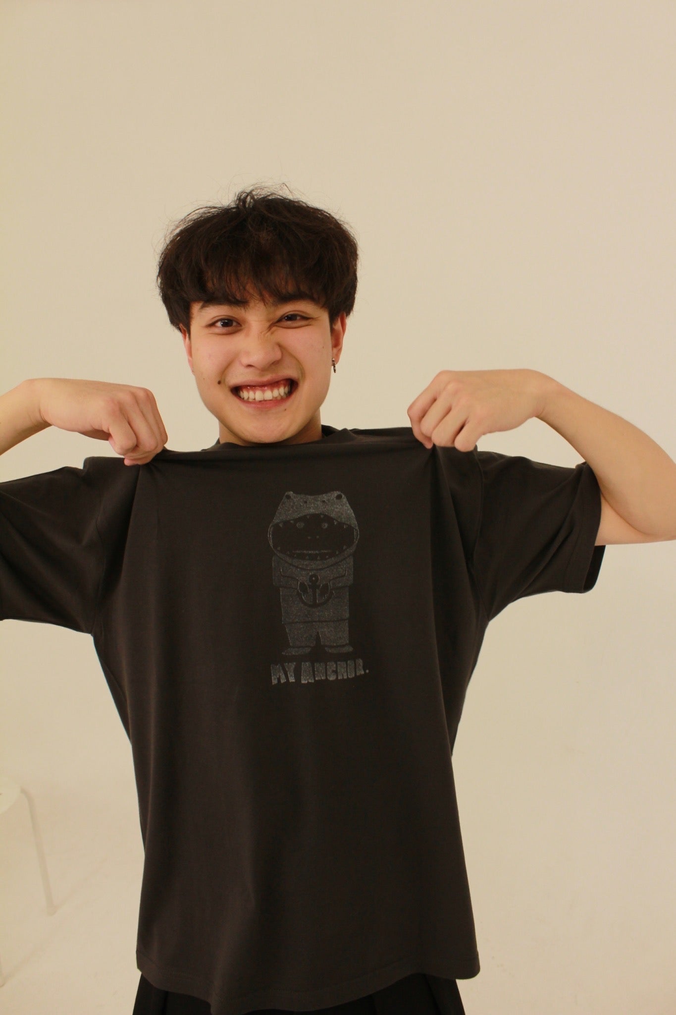 ティラノ　グラフィックTシャツ　(charcoal)